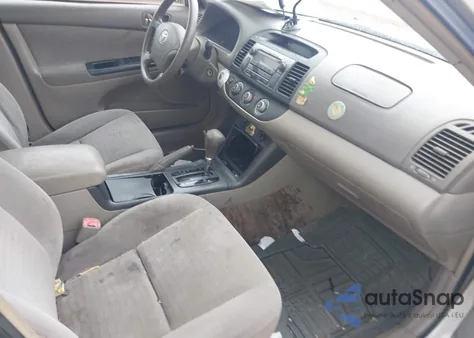 2005 Toyota Camry Le z USA, uszkodzony, nr VIN 4T1BE32K25U995760